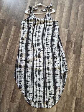 entro Black, White Tie-Dye Maxi Dress